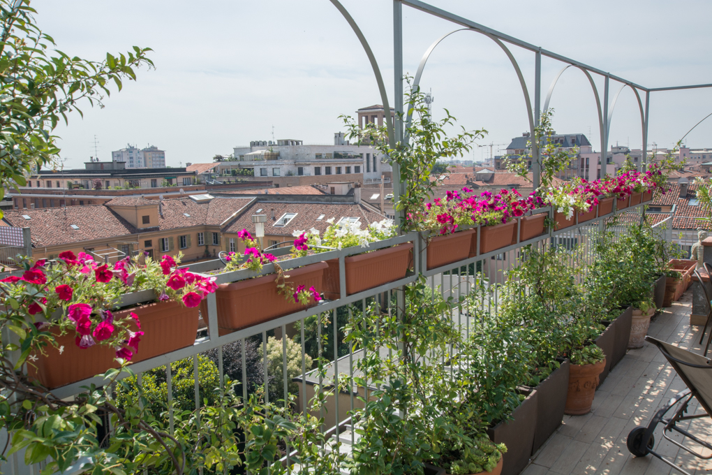 Come arredare il terrazzo: unoasi di relax in pochi metri quadrati ... Arredare un balcone